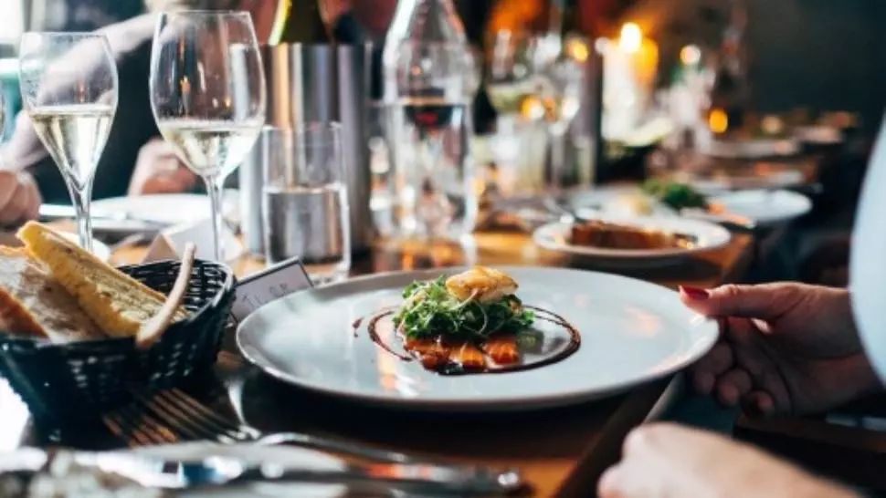 Restaurantele din Bucuresti s-ar putea inchide de luni