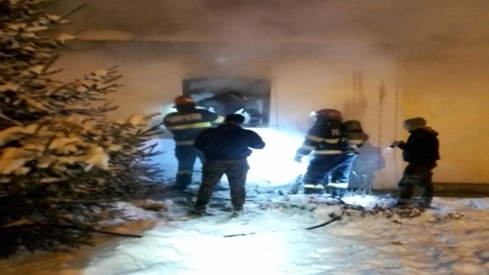 Intervenție pompieri incendiu biserică Botoșani