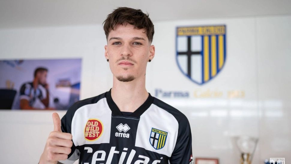 Dennis Man, prezentat oficial la Parma! Primele cuvinte ale românului: ,,Sunt fericit aici! Adi Mutu mă inspiră”