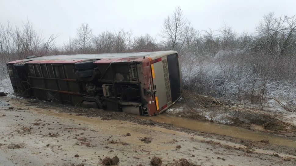 Accident de autocar in judetul Caraș Severin. (foto ISU Caraș)