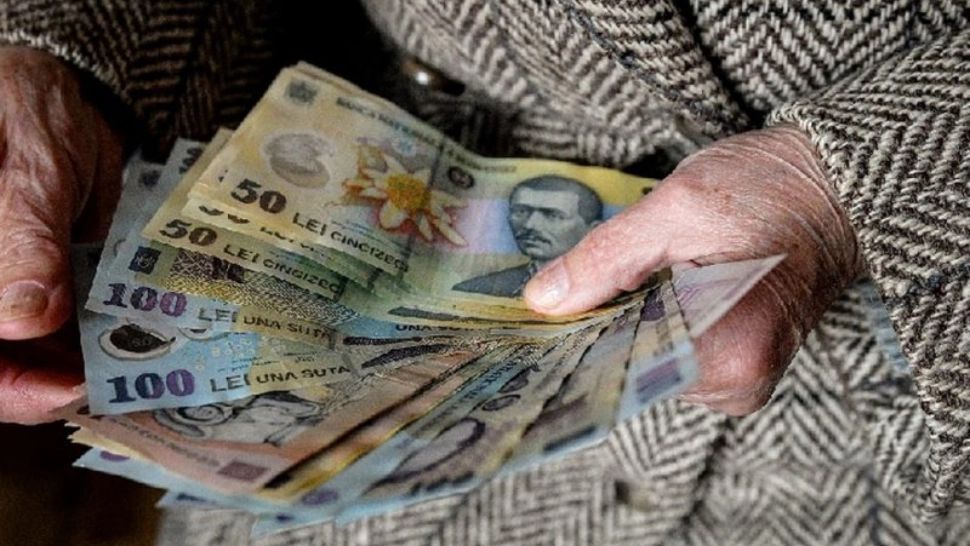 VIDEO Bătrânii României, obligați să trăiască pe datorie. Cum sunt umiliți pensionarii după o viață de muncă