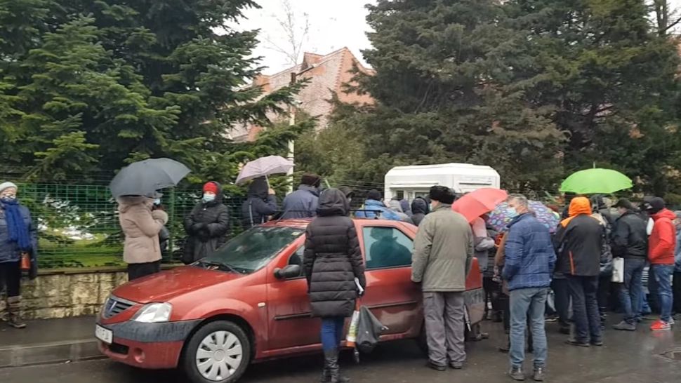 Coadă la ADP S1, pentru un loc de parcare (sursa foto: Clotilde Armand/FB)