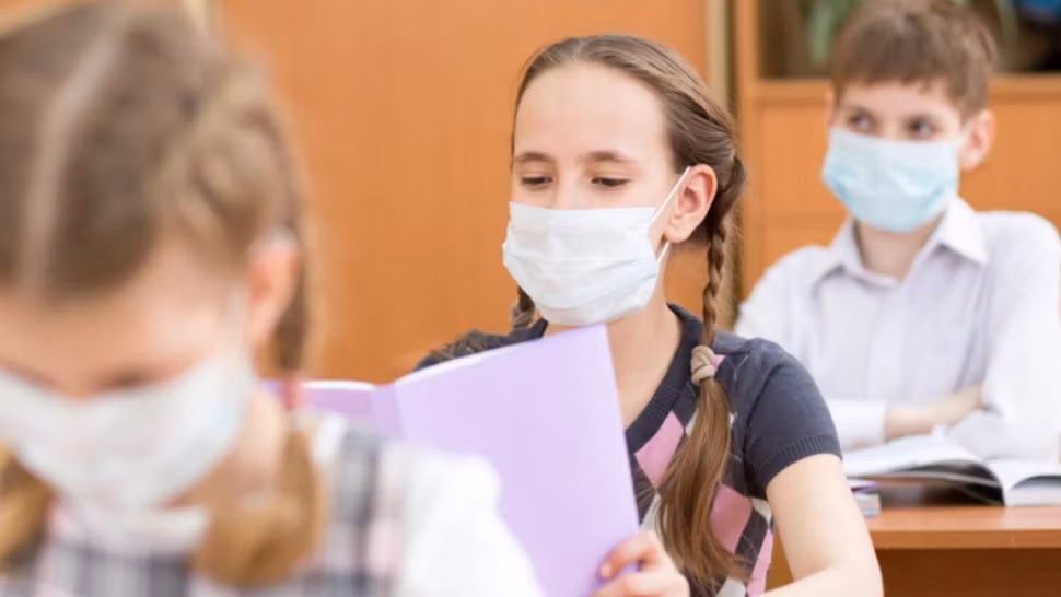 Elevi într-o sală de curs