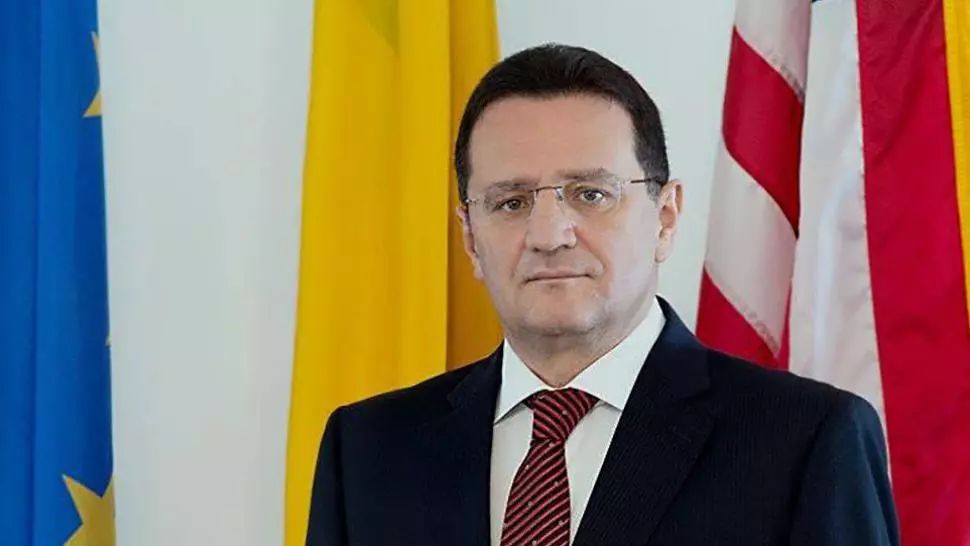 George Maior