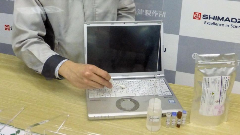 În Japonia se vinde trusa care depistează prezența Covid-19 pe diferite suprafețe. Cât costă kit-ul revoluționar