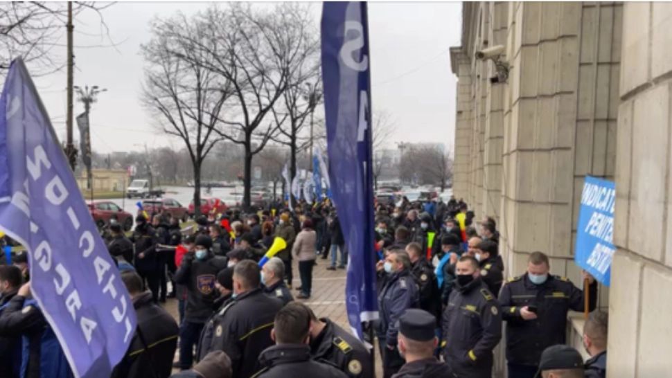 Angajații din penitenciare au ieșit în stradă. Foto: captură Facebook