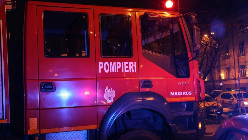 Incendiu puternic într-o parcare din Ploiești: patru mașini au fost afectate/ Arhivă foto