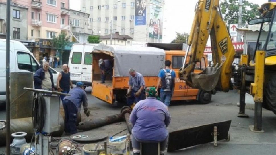 Schimbatul țevilor de apă caldă, coșmarul bucureștenilor. Foto/Arhivă