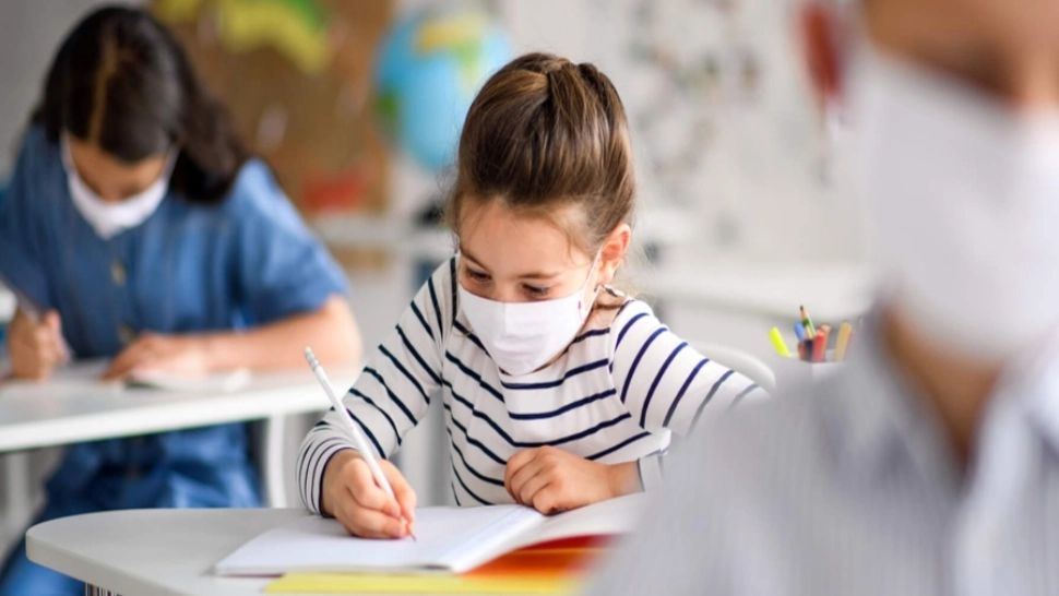 Elevi într-o sală de curs