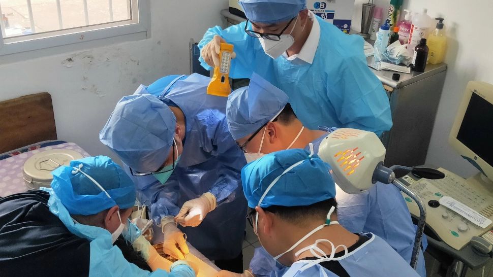 Mulţi morţi, dar şi supravieţuitori, au fost scoşi, luni, de sub dărâmături / Foto: Profi Media, Xinhua