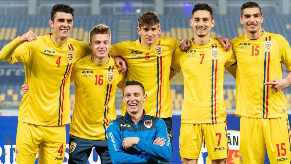 Surprize în echipa de start a României U21 pentru meciul cu Olanda. Pe cine trimite în teren Adrian Mutu