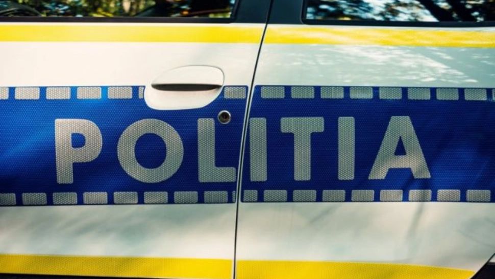 Un agent de la Secția 23 a fost găsit la un salon de cosmetică, în timpul serviciului
