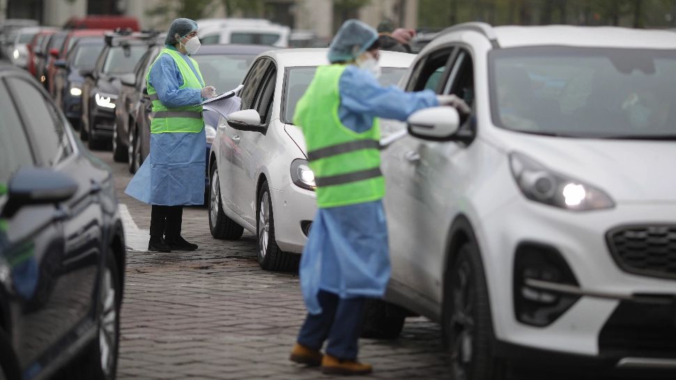 Centrul de vaccinare anti-COVID-19 de tip drive-thru din Piața Constituției / Foto: Inquam / Octav Ganea