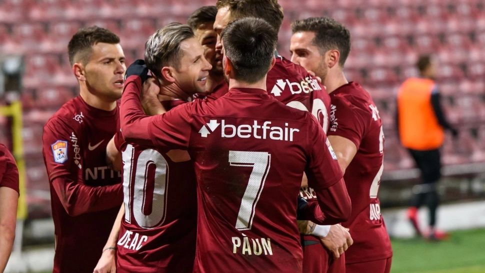 CFR Cluj abia a învins-o pe Dinamo, deși alb-roșii au jucat în nouă mai bine de o repriză