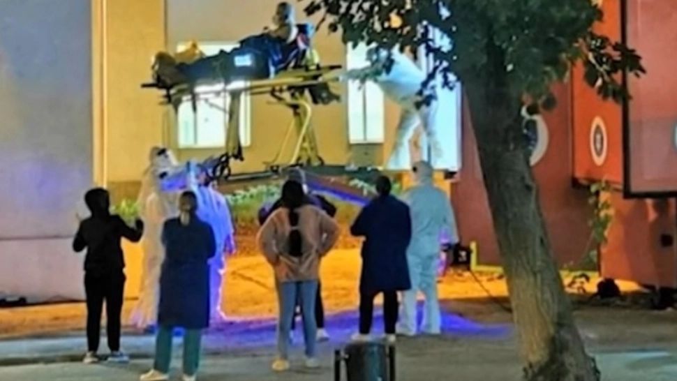 Exclusiv - Imagini HALUCINANTE cu mutarea unui bolnav, la înălțime, într-un tir de Terapie Intensivă Foto: Realitatea PLUS
