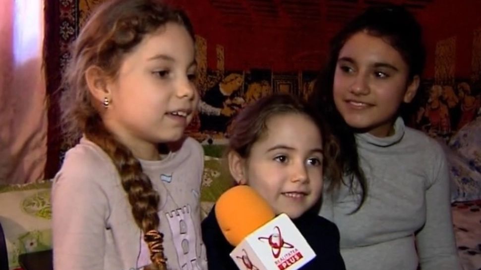 În comuna Troianul, din județul Teleorman, locuiesc într-o cămăruță de pământ o mamă cu trei copii