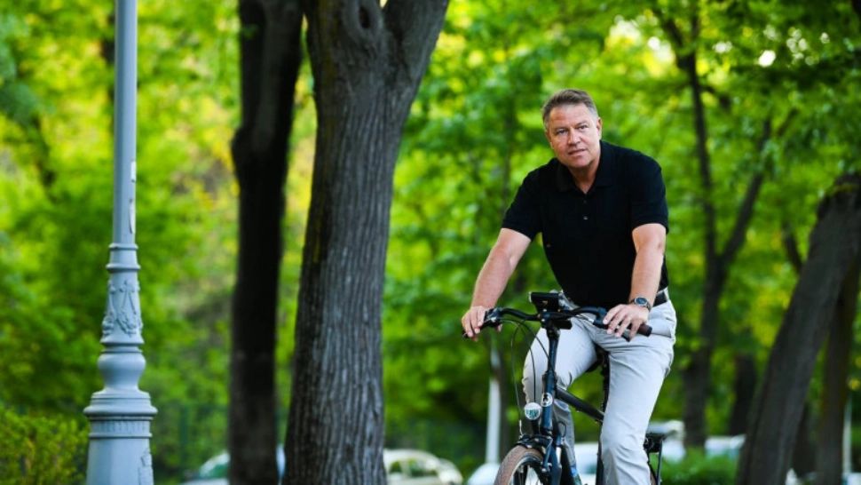 Klaus Iohannis pe bicicletă