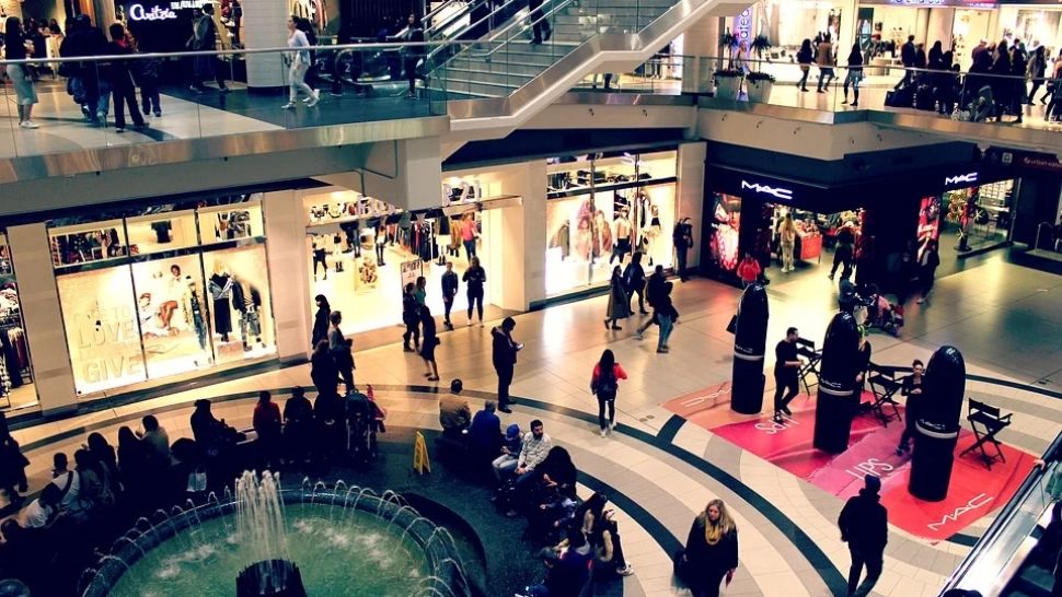 NEGOCIERI în Capitală pentru prelungirea orei de închidere a magazinelor din cauza aglomerației