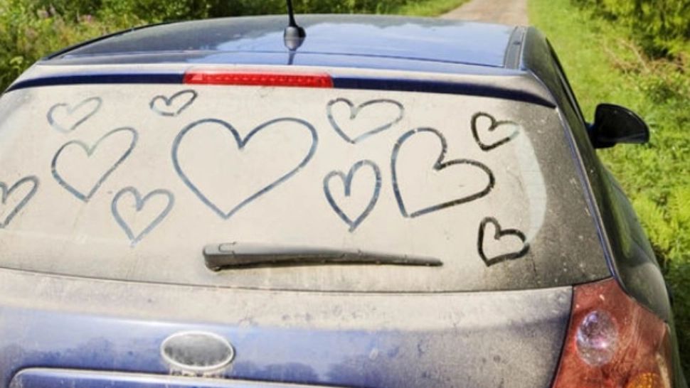 Patru hoți au reușit să fure, într-o singură noapte, bunuri din 18 autoturisme