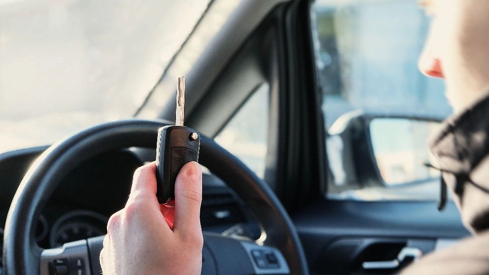 Fetiță de 3 ani, călcată de mașina tatălui