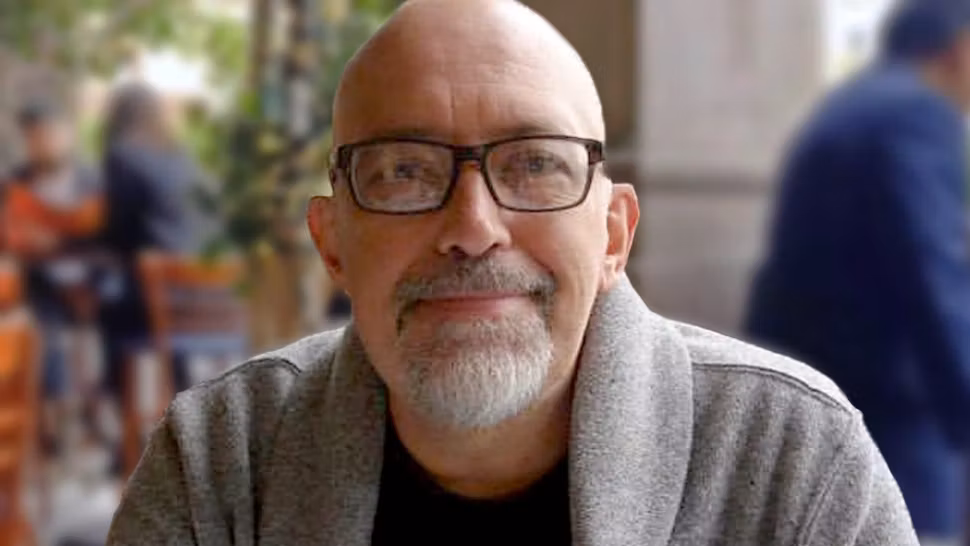 Doliu în lumea literaturii. Un scriitor de doar 56 de ani a murit răpus de Covid-19