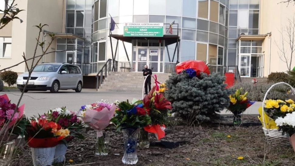 Gest de recunoștință pentru medici la Spitalul COVID din Grădiște, jud. Arad Foto: SpecialArad.ro