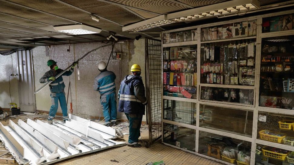Chioșcuri demolate la metrou. Foto: Inquam / George Călin