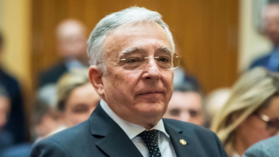 Mugur Isărescu