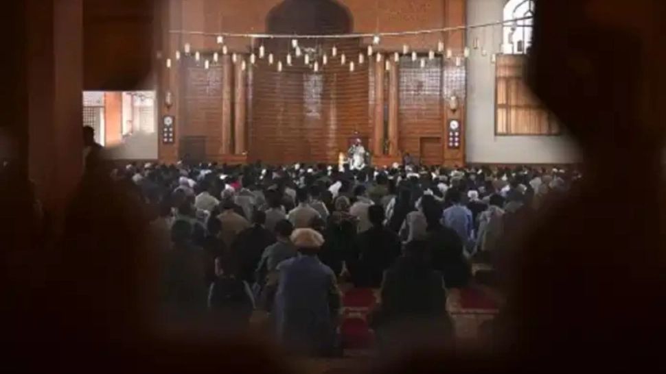 Rugăciune moschee Kabul / Captură foto
