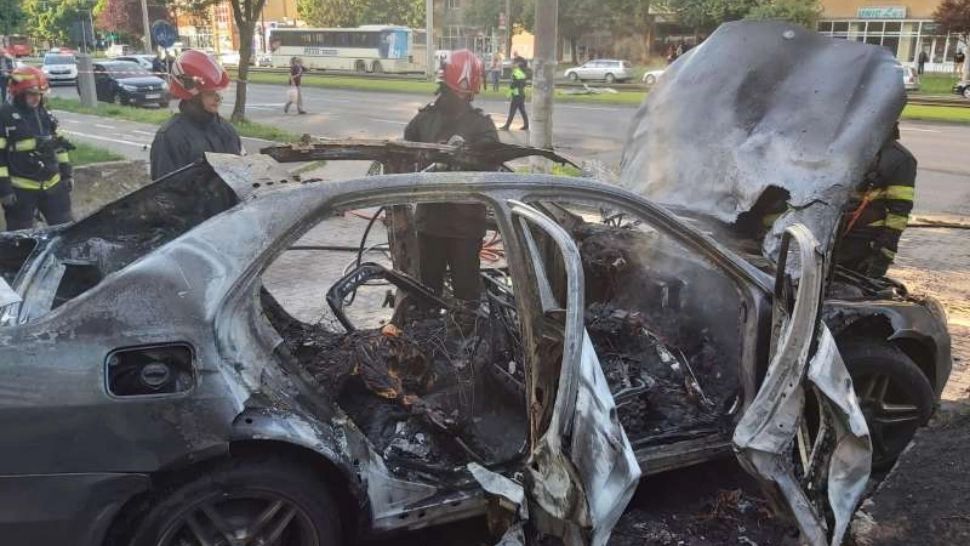 Mașina care a explodat la Arad