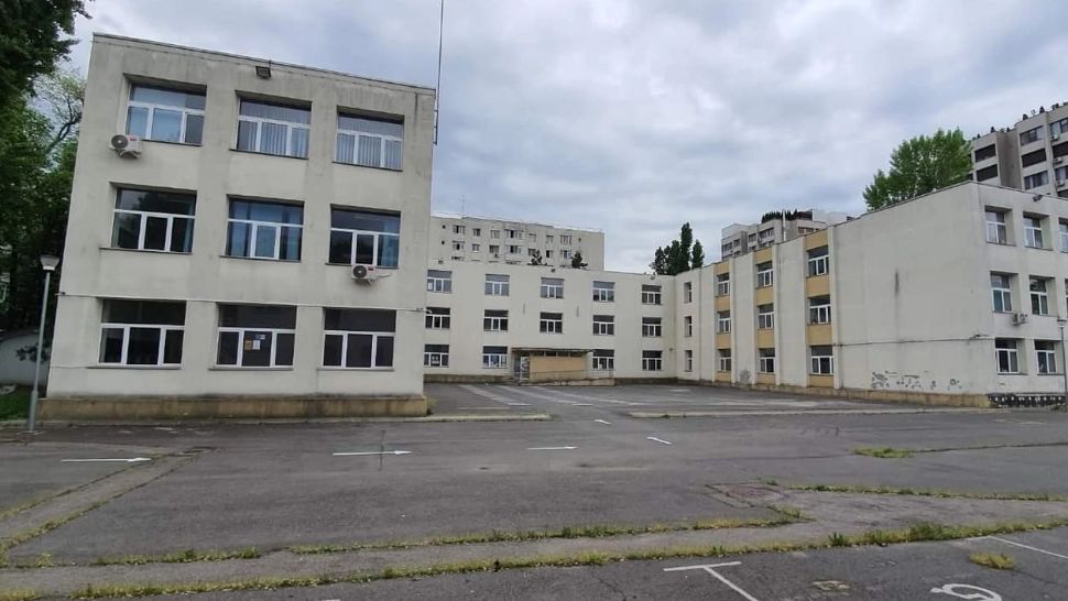 Școală distrusă, în pericol de prăbușire în Capitală! Foto: Facebook.com