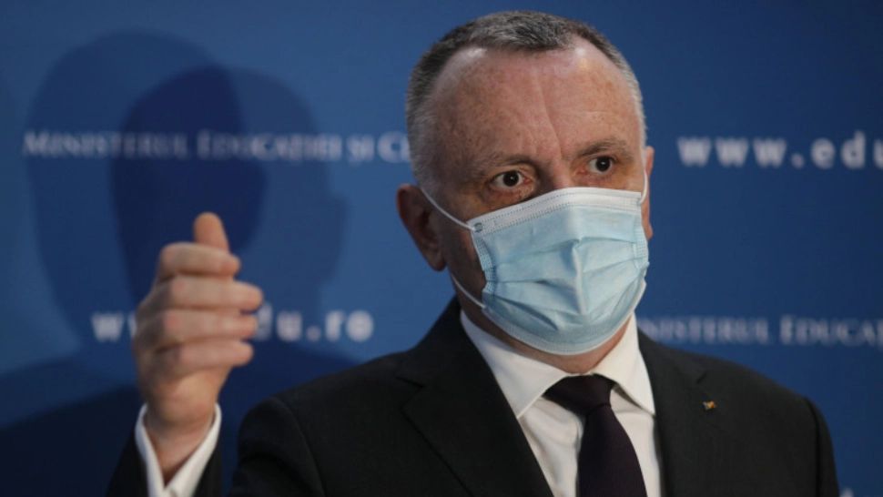 Ministrul Sorin Cîmpeanu a anunțat când revin, fizic, la școală, toți elevii din școală Foto: INQUAM/Octav Ganea