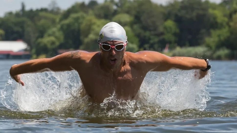Paul Georgescu, la ultramaraton după Cartea Recordurilor - 26 de ore de înot FĂRĂ oprire