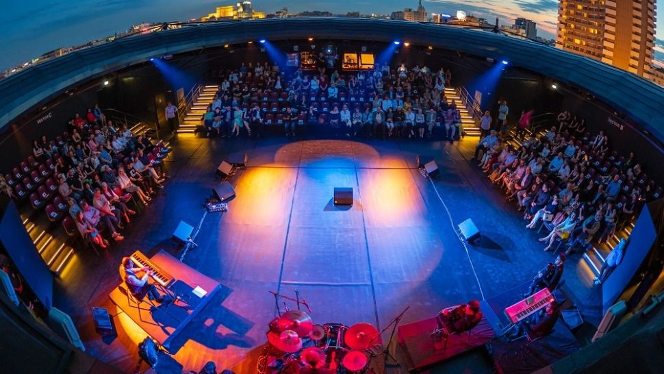 40 de directori de teatre cer măsuri pentru evenimentele în aer liber - Scrisoare deschisă pentru Klaus Iohannis, Guvern și CNSU