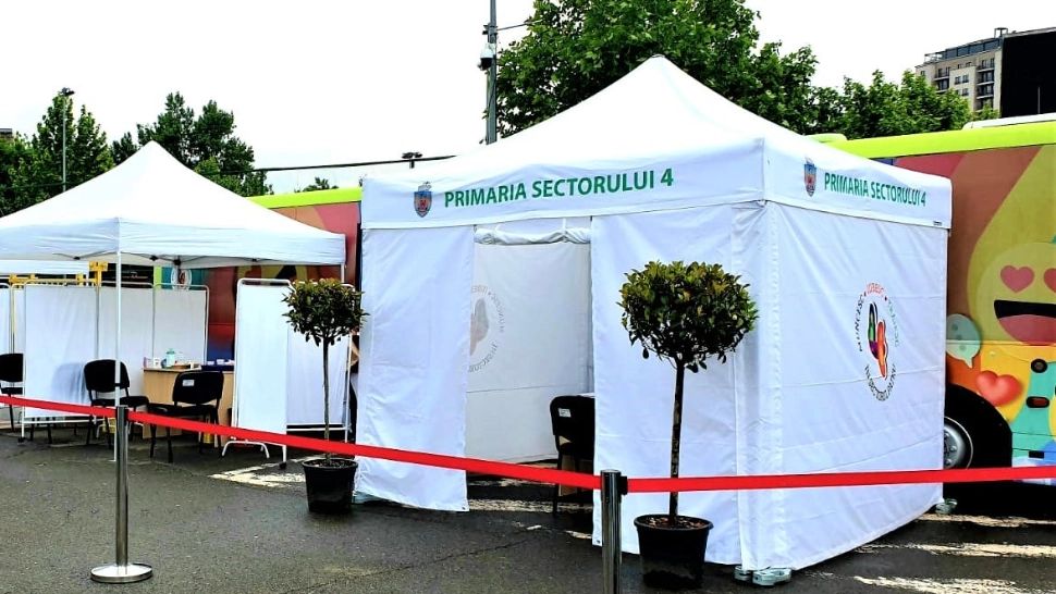 Centrul mobil pentru vaccinarea anti-COVID-19 în Sectorului 4, inclusiv a elevilor de peste 12 ani
