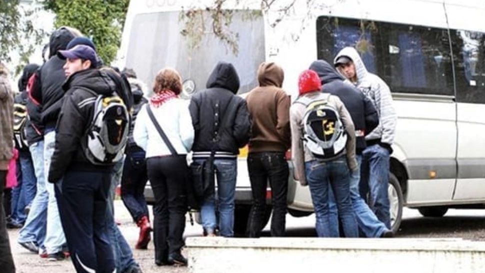 ELEVII protestează în fața Guvernului împotriva decontării navetei - Ce reproșează Ministerului Educației