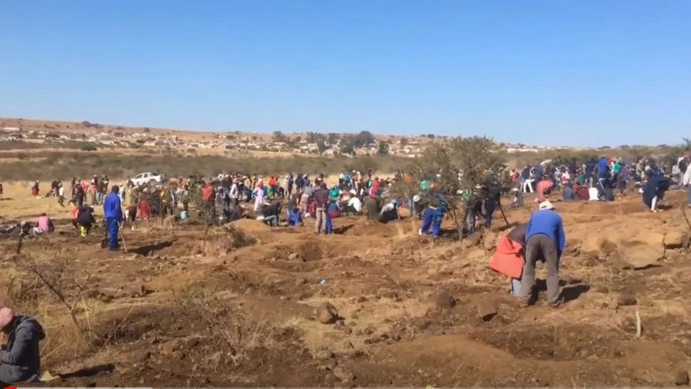 Peste 1.000 de oameni caută diamante în Africa