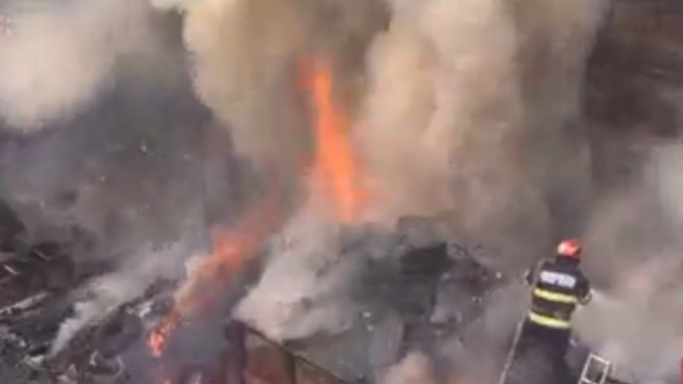 Incendiu la un centru de colectare din sectorul 6