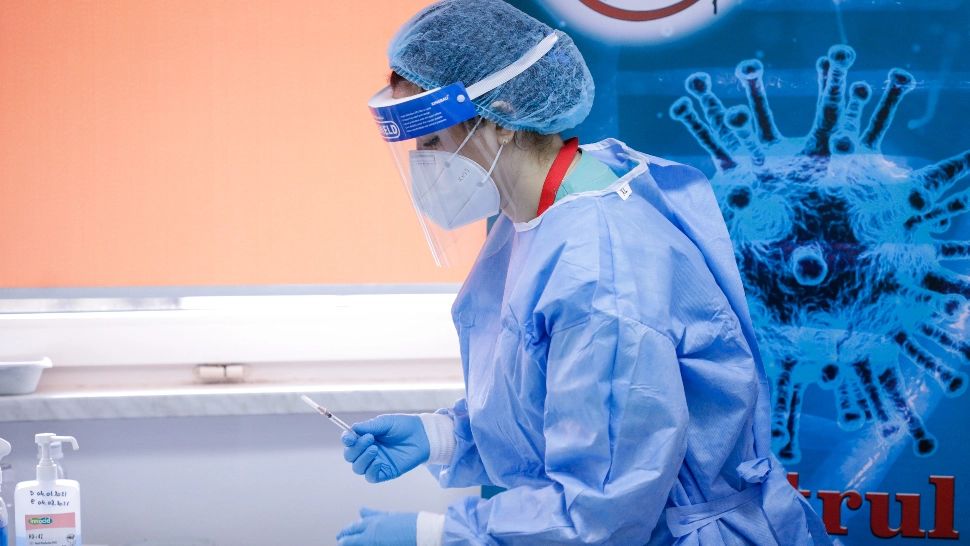 Vaccinarea OBLIGATORIE anti-COVID-19 a medicilor, decisă de încă o țară din Europa - Cine refuză va fi CONCEDIAT
