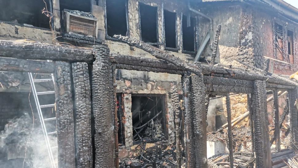 Pensiune din Tulcea, mistuită de flăcări