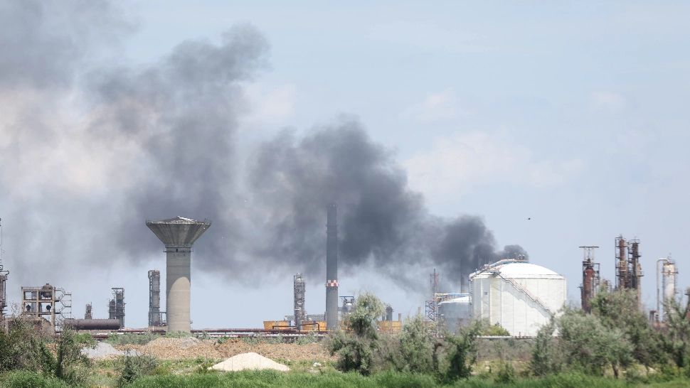 MOMENTUL exploziei de la rafinăria Petromidia-Năvodari Foto: INQUAM/Costin Dincă