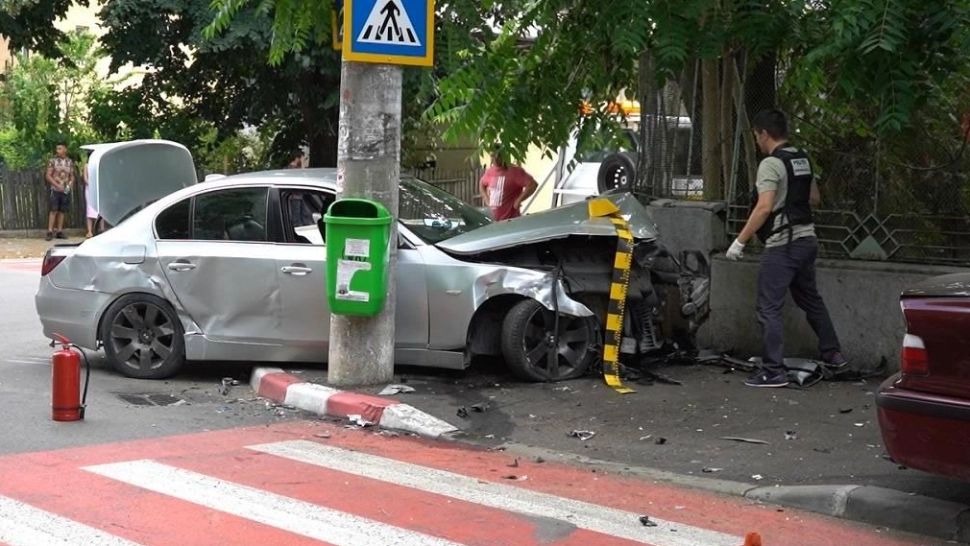 Accident în Târgoviște după o urmărire cu Poliția: 2 copii răniți și 3 mașini avariate Foto: captură Youtube