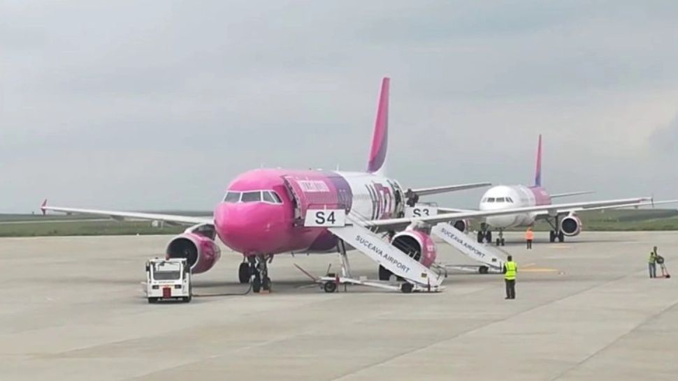 Aeronava în așteptare pe aeroport