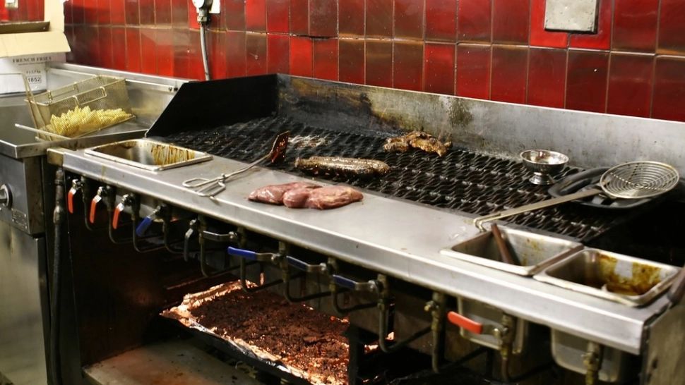 Ce se întâmplă, de fapt, în bucătăriile restaurantelor? 