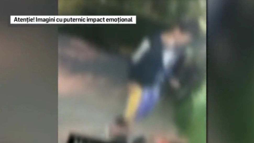 Scena violetă filmată într-un parc din sectorul 6
