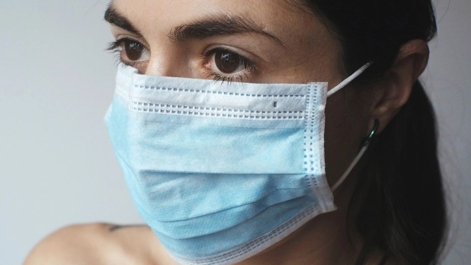 Patru noi simptome Covid, dupa ambele doze de vaccin