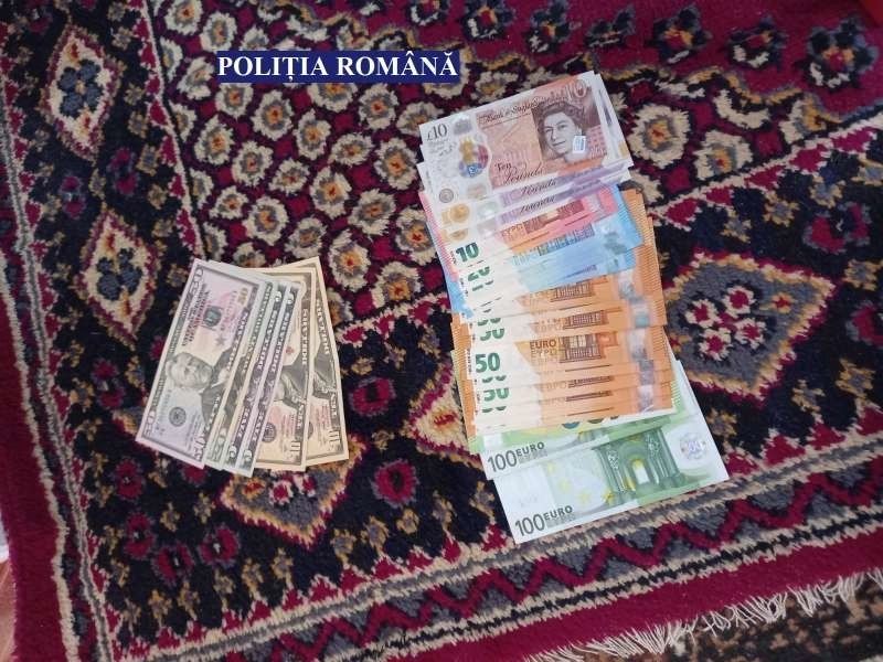 Cinci bărbaţi şi o femeie, reţinuţi de poliţişti pentru proxenetism