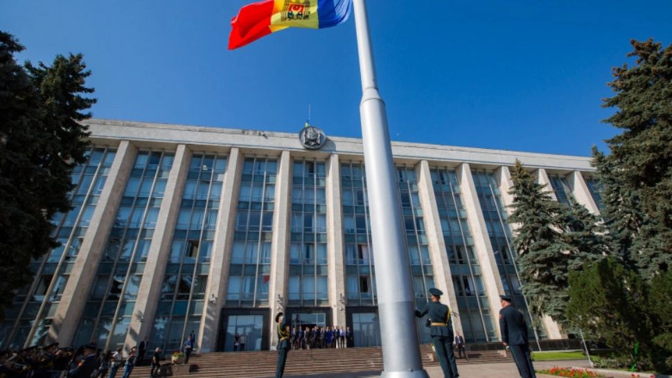 A spart geamul Guvernului din Moldova