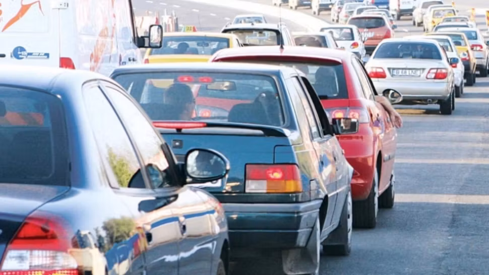 Mașini în trafic