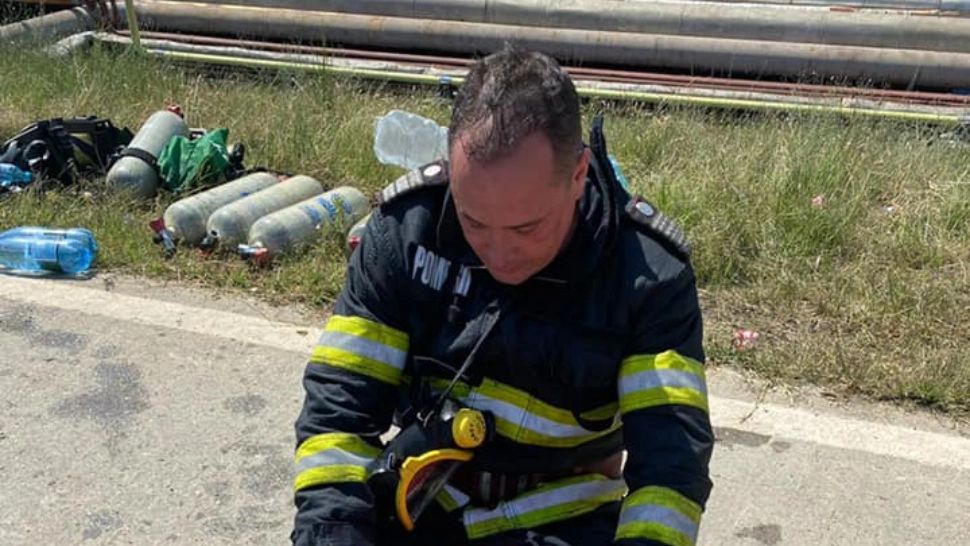 FILMUL intervenției impresionante a pompierilor după EXPLOZIA și INCENDIUL de la Petromidia-Năvodari